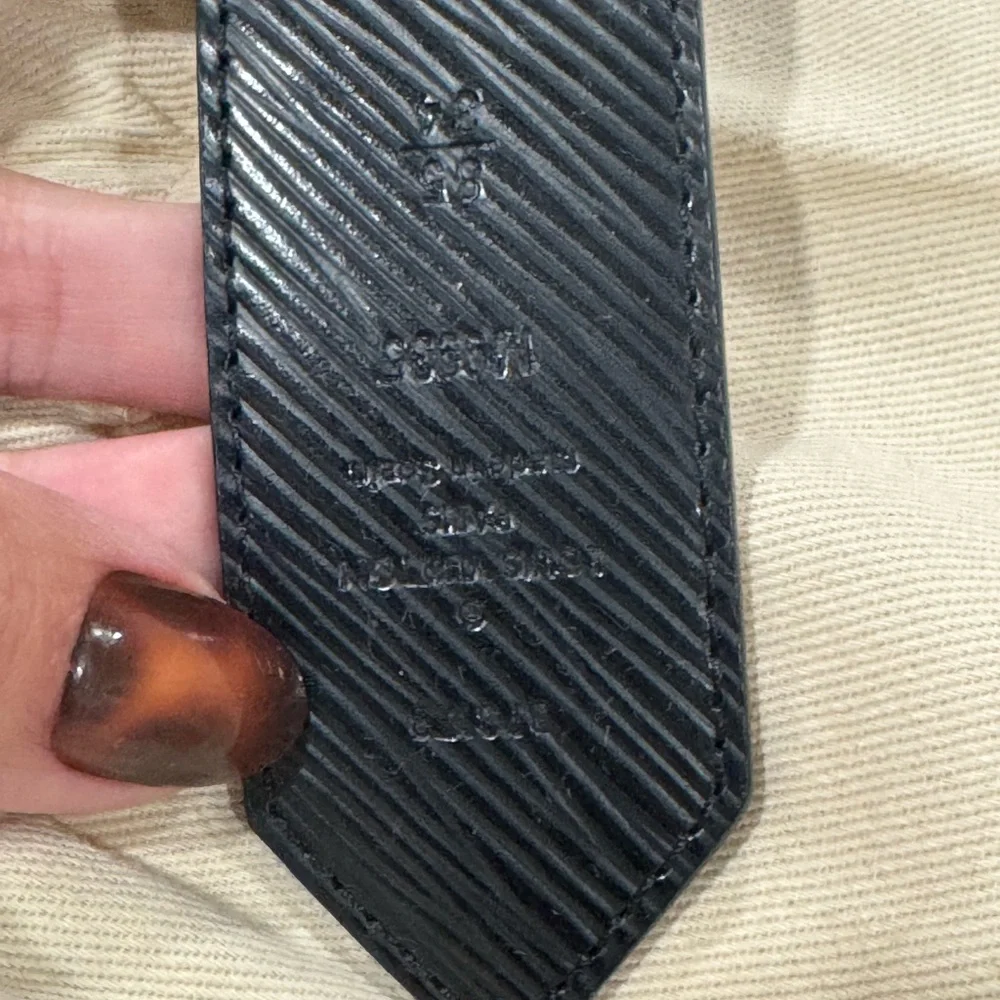 Reversible Louis Vuitton Monogram Belt with Gold Buckle - Picture 3 of 9